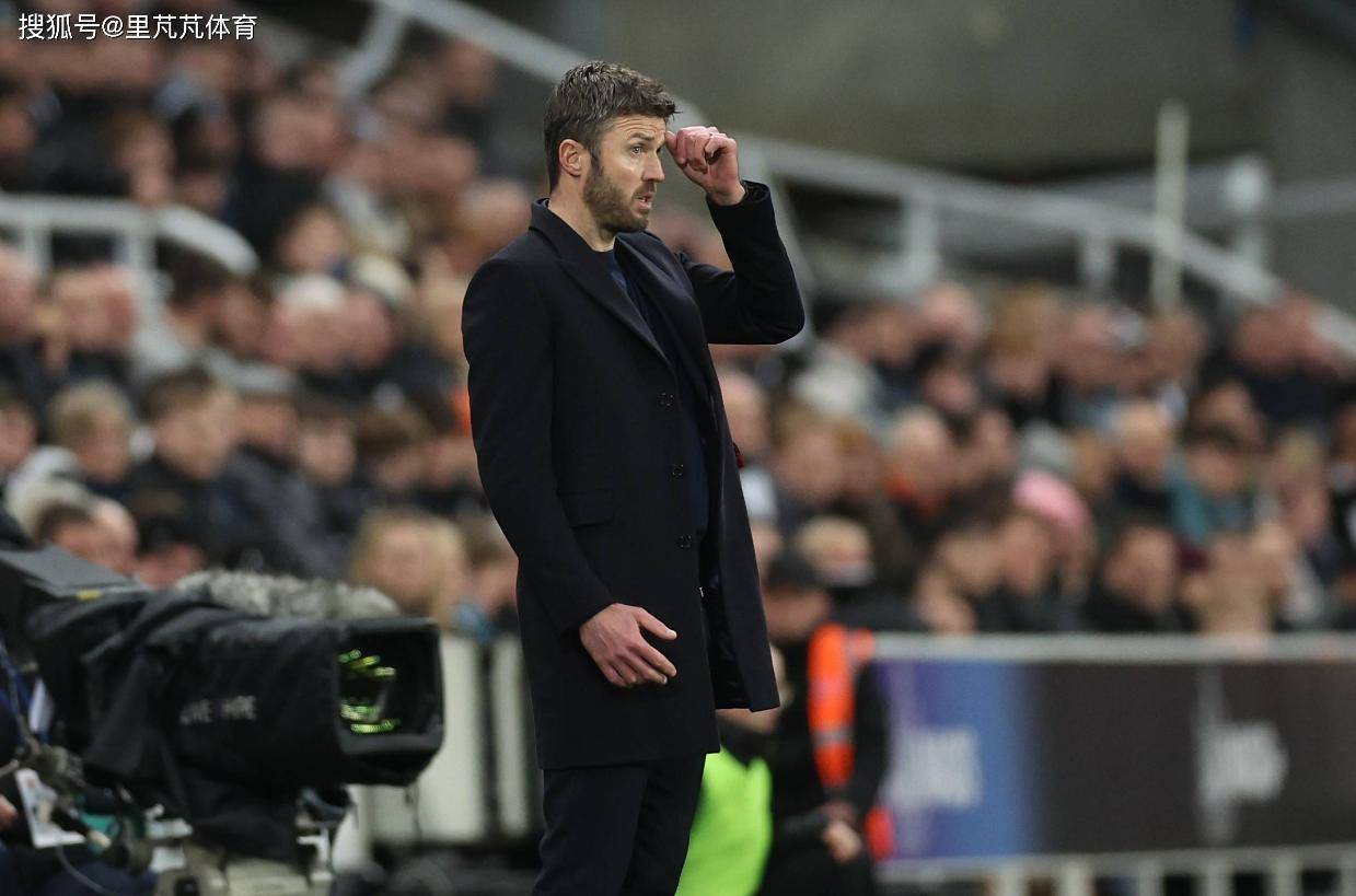 曼联还没想好：卡里克用战绩赢下信任票，但潜在竞争者实力不俗